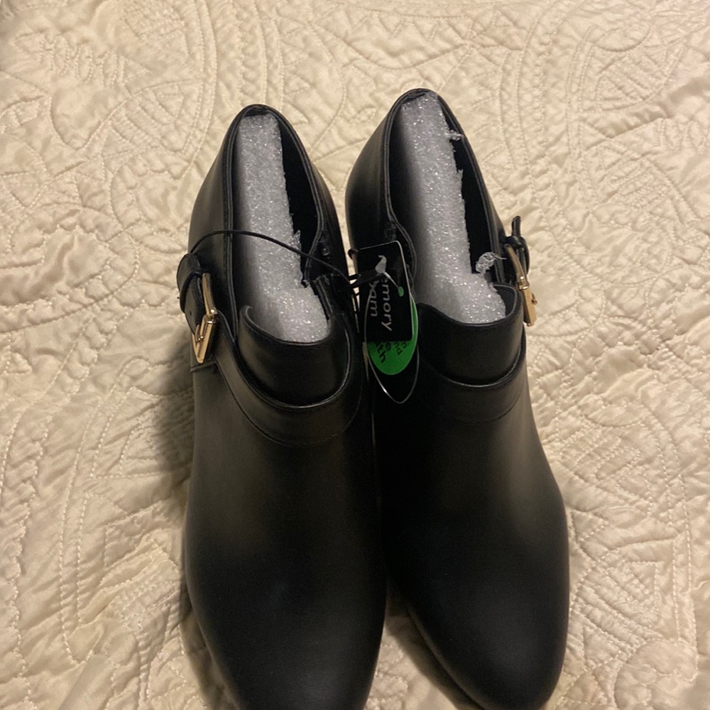 New black platform boot 8w